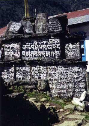 ガット村のマニ石